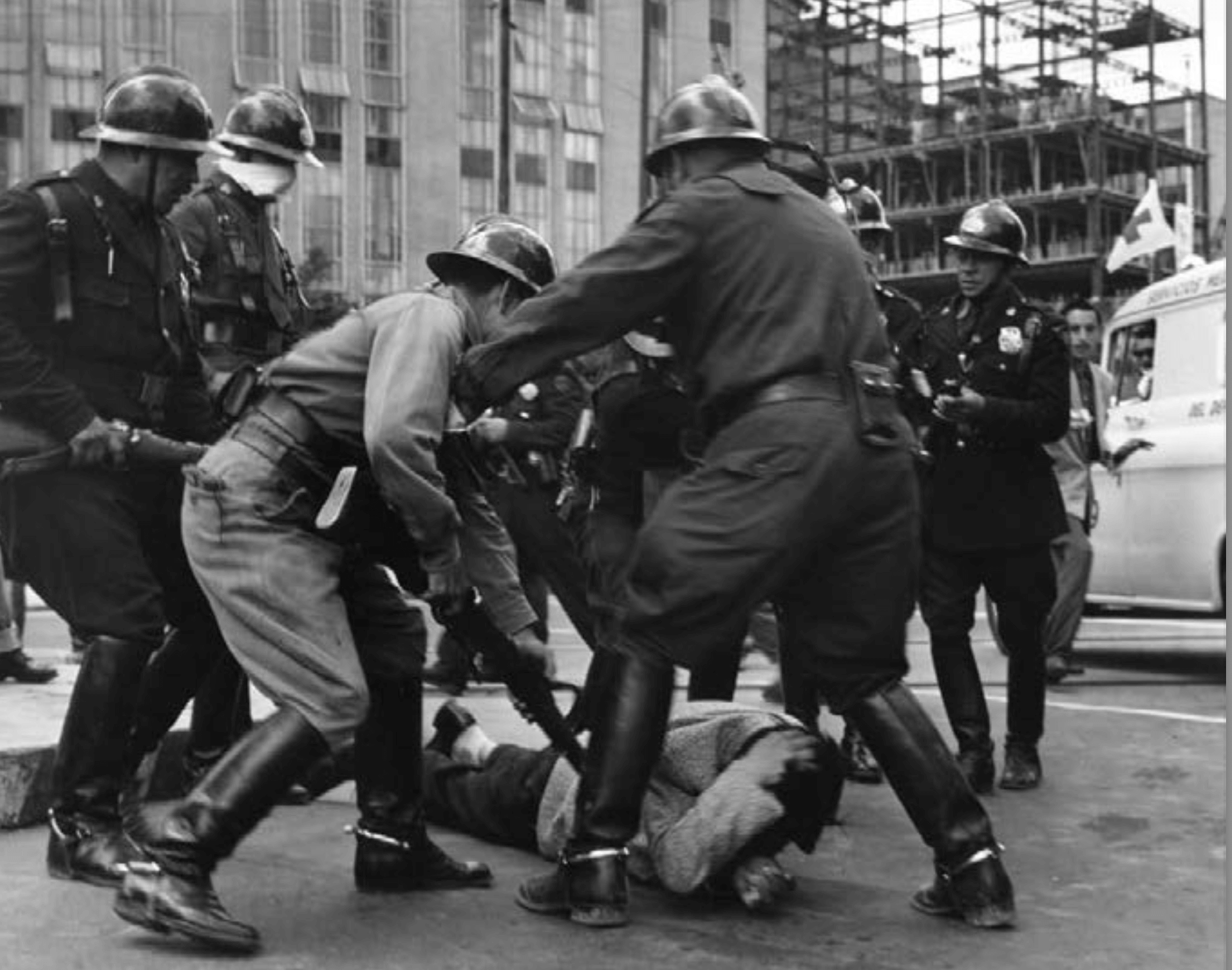 Represión contra un maestro